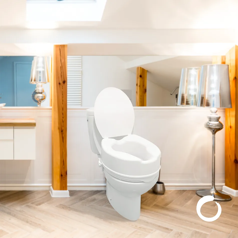 Rialzo wc anatomico con copriwater con sistema di fissaggio laterale // Go Dado